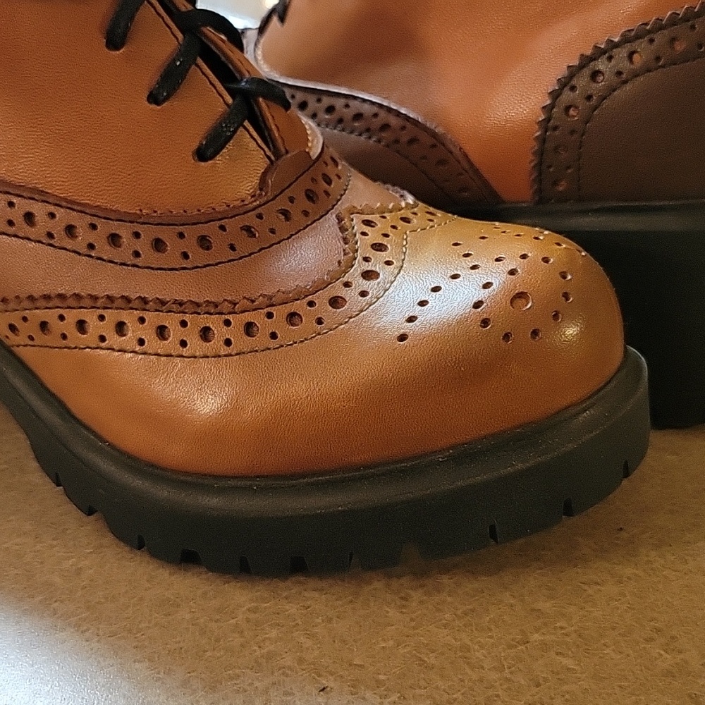 Shoes - Picture 6 of 8